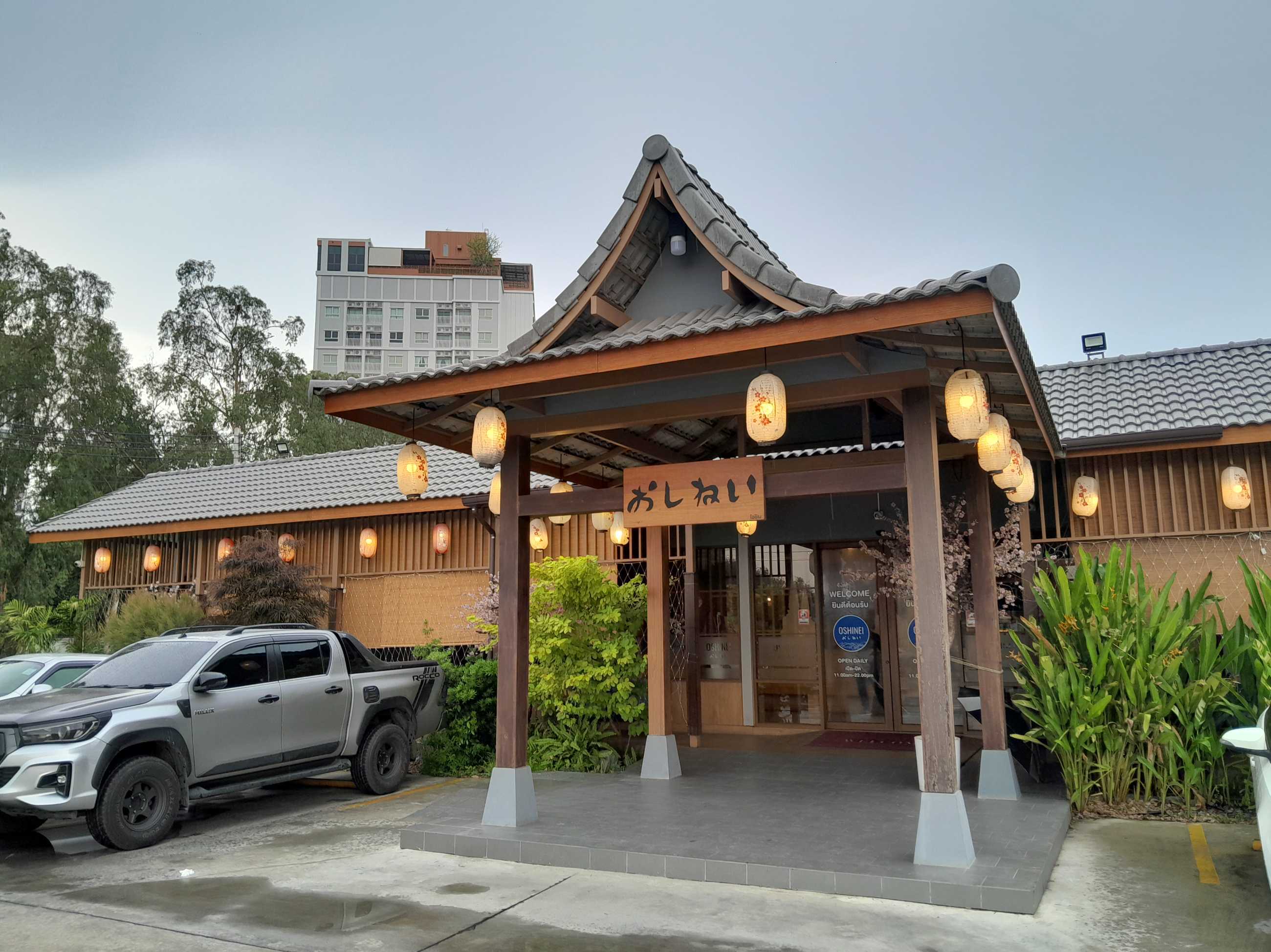 Bangkok-OSHINEI Buffet Ayutthaya Branch, full of delicious authentic Japanese cuisine