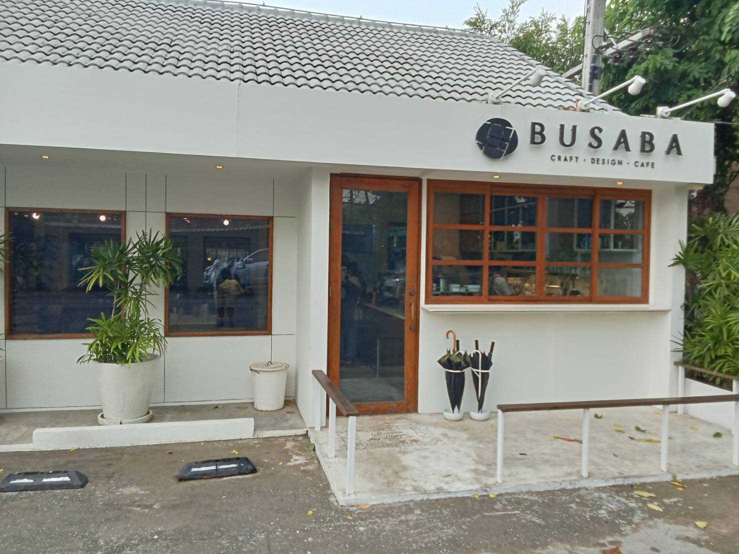 Bangkok-BUSABA CAFE Ayutthaya, an elegant cafe that incorporates millennial-themed art