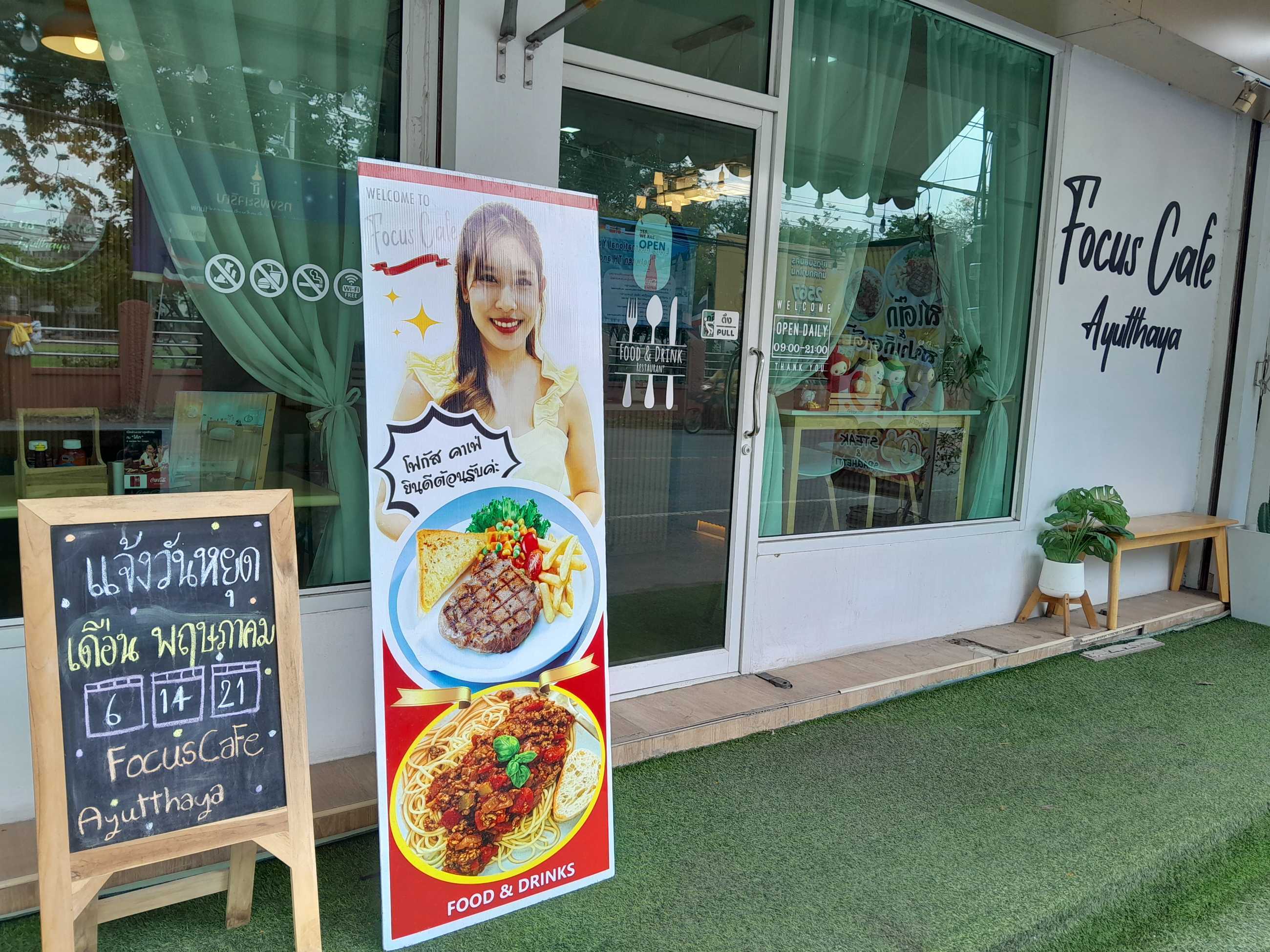 Bangkok-Focus Cafe Ayutthaya, a review of a new budget restaurant on Ayutthaya Island