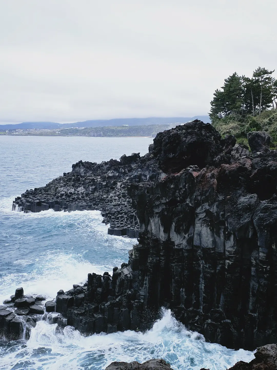 Busan/Jeju-Come to Jeju Island to see the crystal clear sea during the holidays