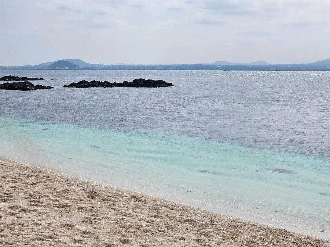 Busan/Jeju-Come to Jeju Island to see the crystal clear sea during the holidays