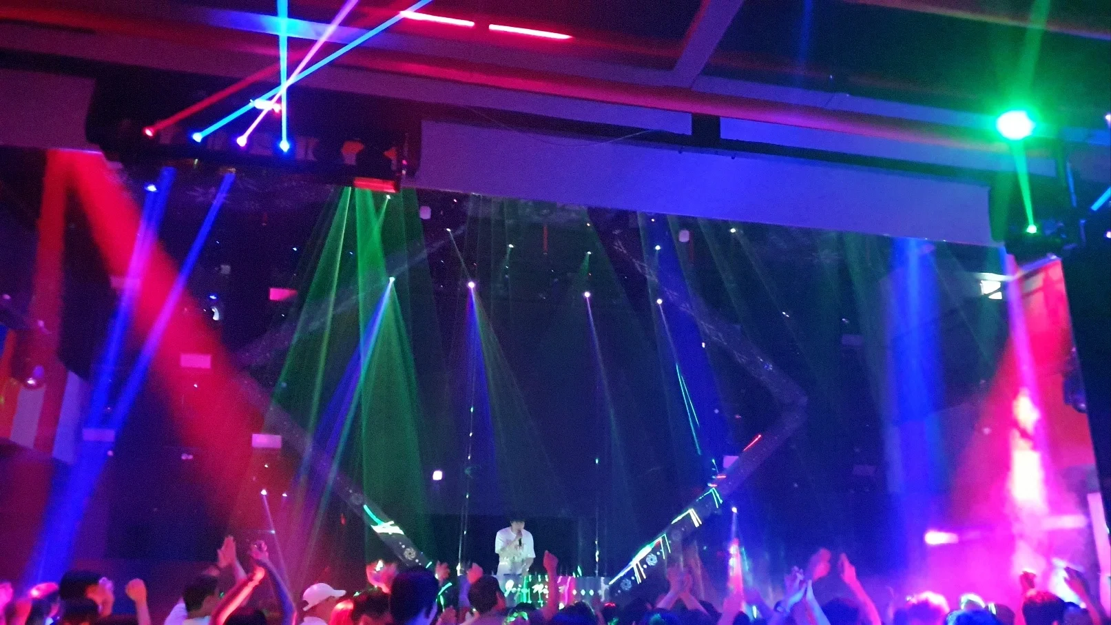 Busan/Jeju-Night show time, Jeju Island nightclubs with gorgeous lights and passionate music