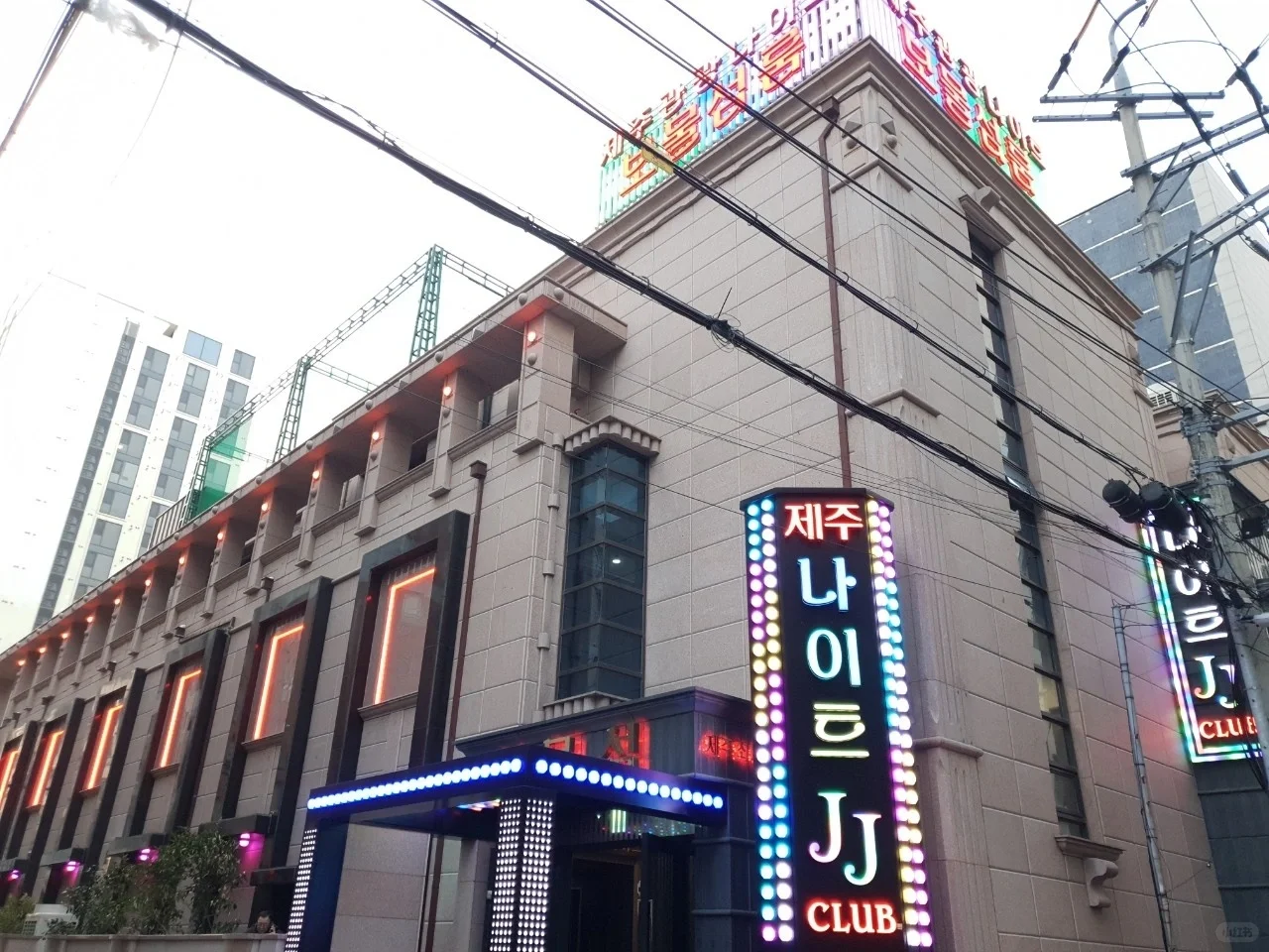 Busan/Jeju-Night show time, Jeju Island nightclubs with gorgeous lights and passionate music