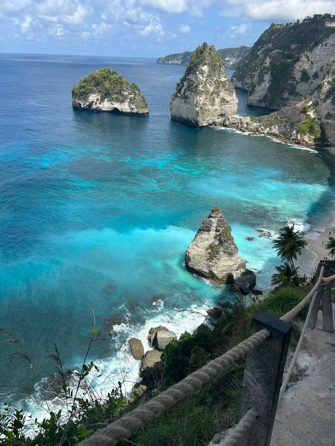 Bali-Hiking in a bikini at Diamond Beach in Nusa Penida feels amazing