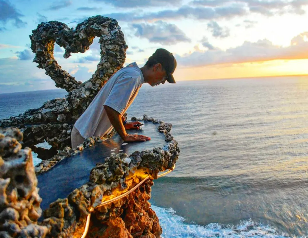 Malini Uluwatu, Bali cliff sunset seafood restaurant eat seafood BBQ