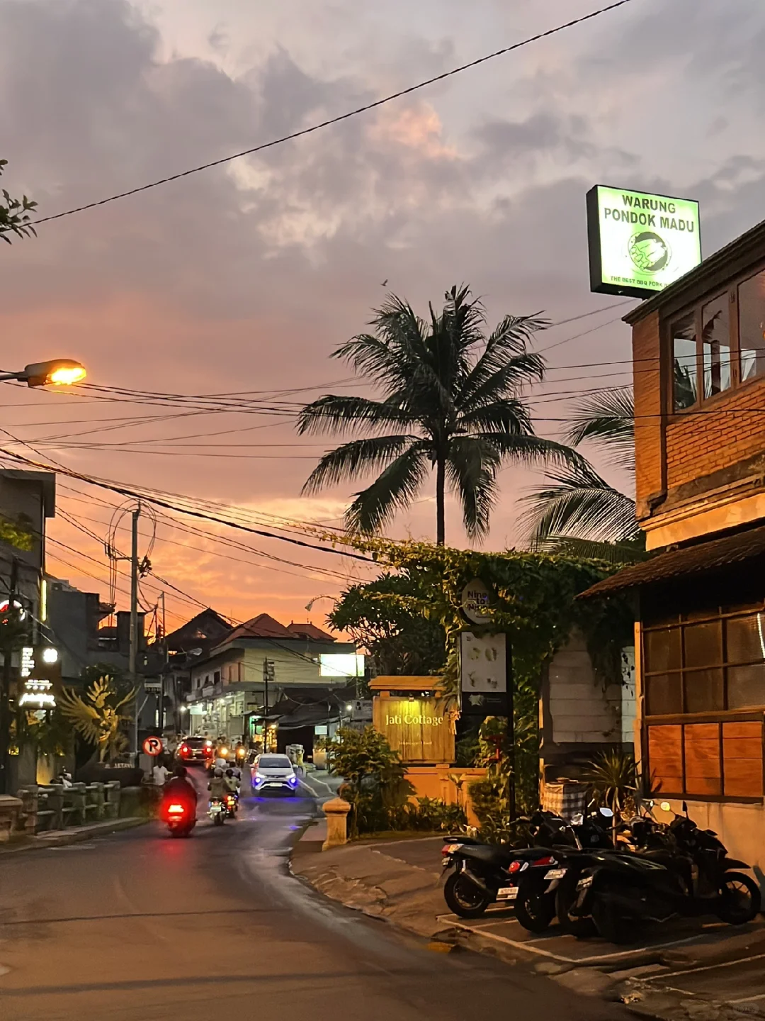 Bali-You must eat this pork chop when you go to Bali, and eat while watching the sunset