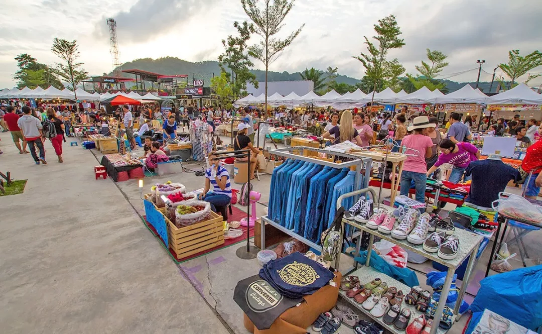 Phuket-With this food guide to Phuket’s scenic spots, you can check in with