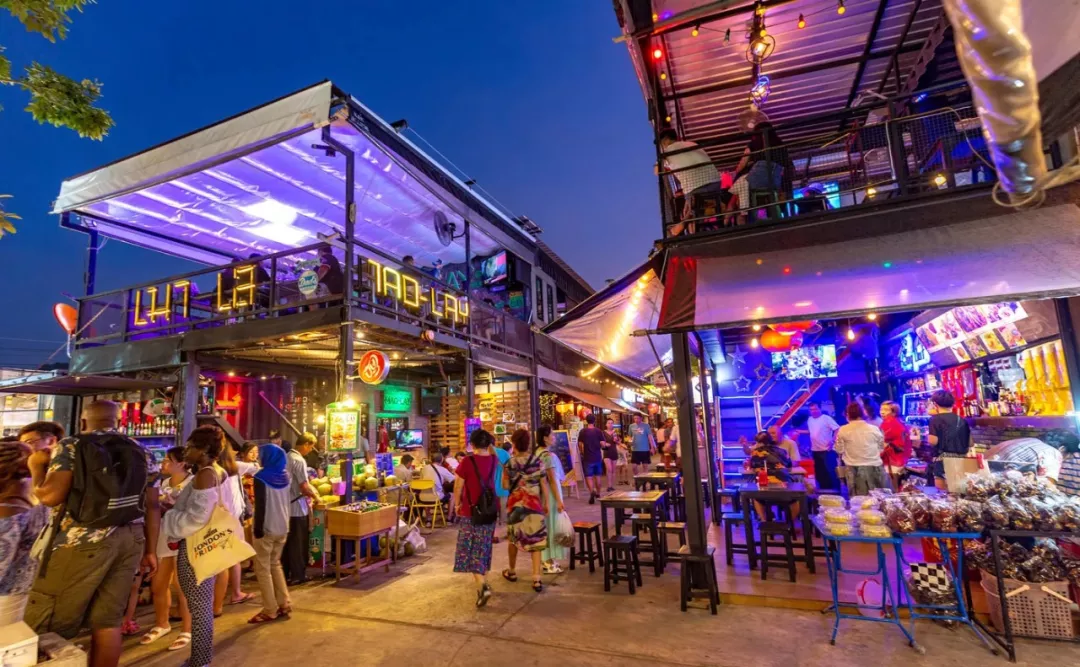 Phuket-With this food guide to Phuket’s scenic spots, you can check in with