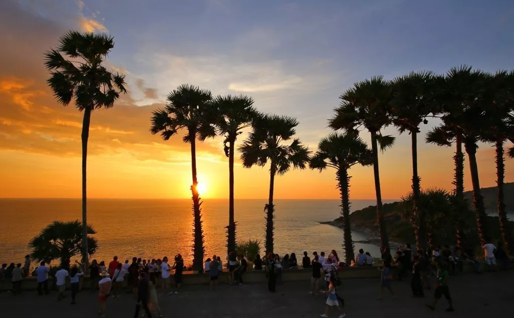 Phuket-With this food guide to Phuket’s scenic spots, you can check in with