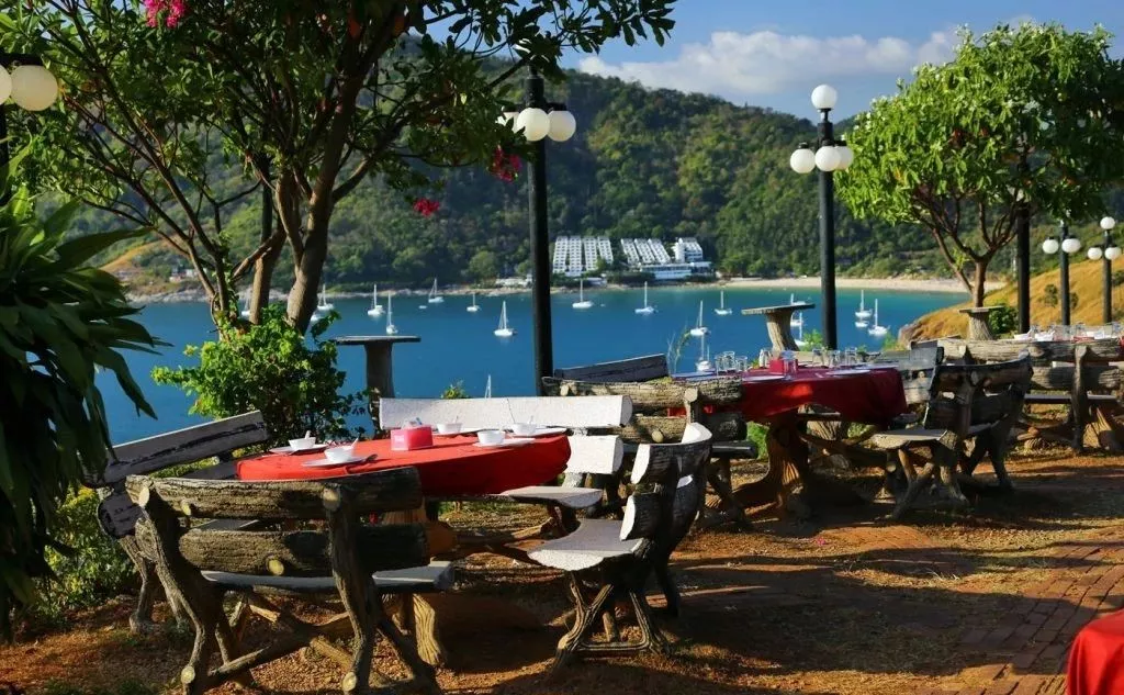 Phuket-With this food guide to Phuket’s scenic spots, you can check in with