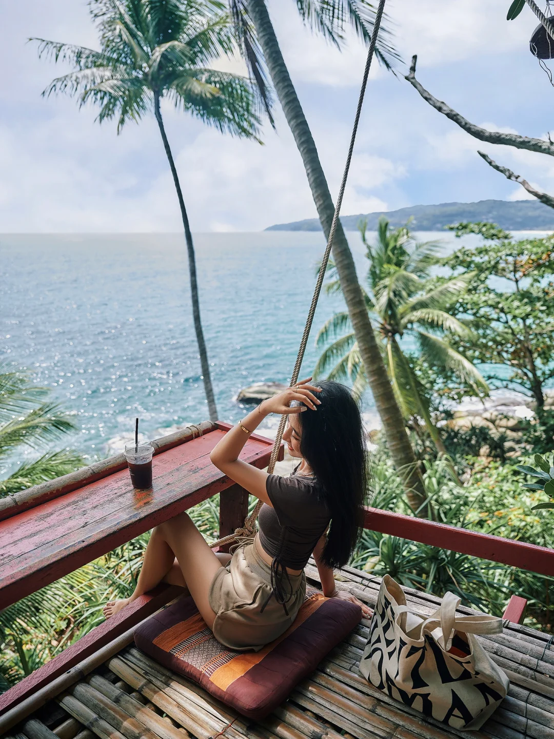 Phuket-The beautiful cliff cafe in Phuket did not deceive me, the jungle cliff, the sea and the coconut trees