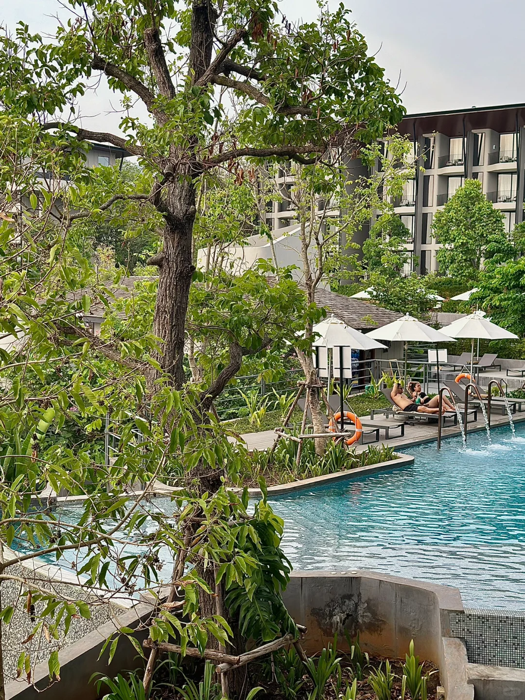 Krabi-Varana Hotel Krabi Klong Muang Beach is a 5-minute walk from the hotel and about 10km from Ao Nang Beach.