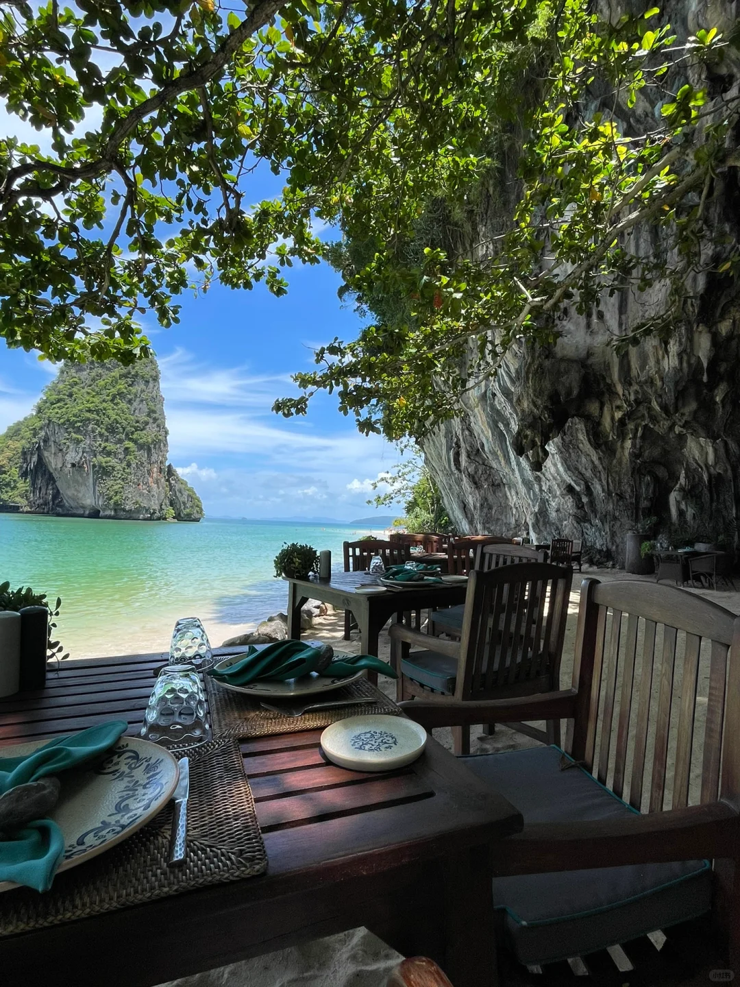 Krabi-Rayavadee Hotel, 101 small buildings interspersed among the native coconut trees under the cliff