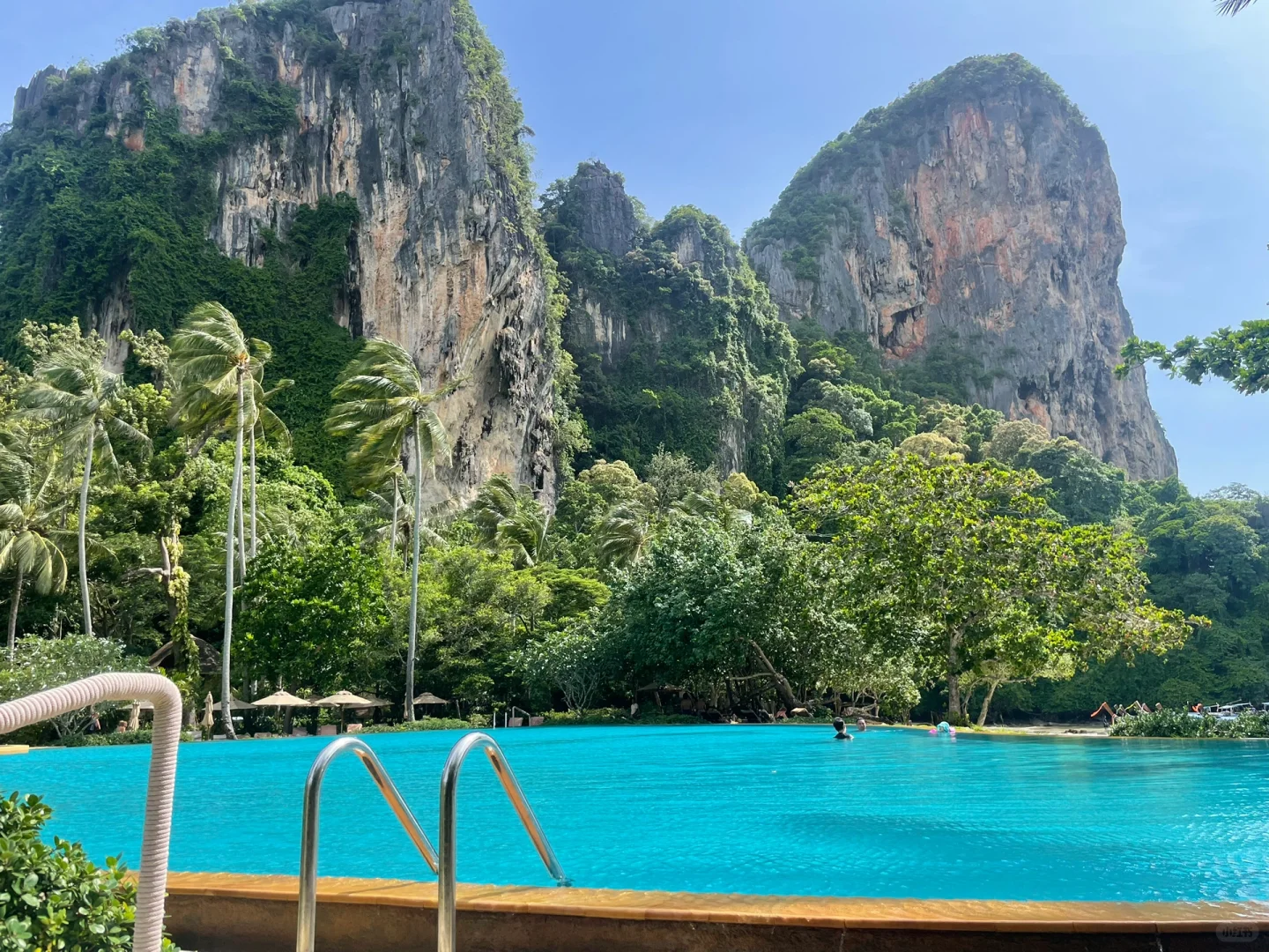 Krabi-Rayavadee Hotel, 101 small buildings interspersed among the native coconut trees under the cliff