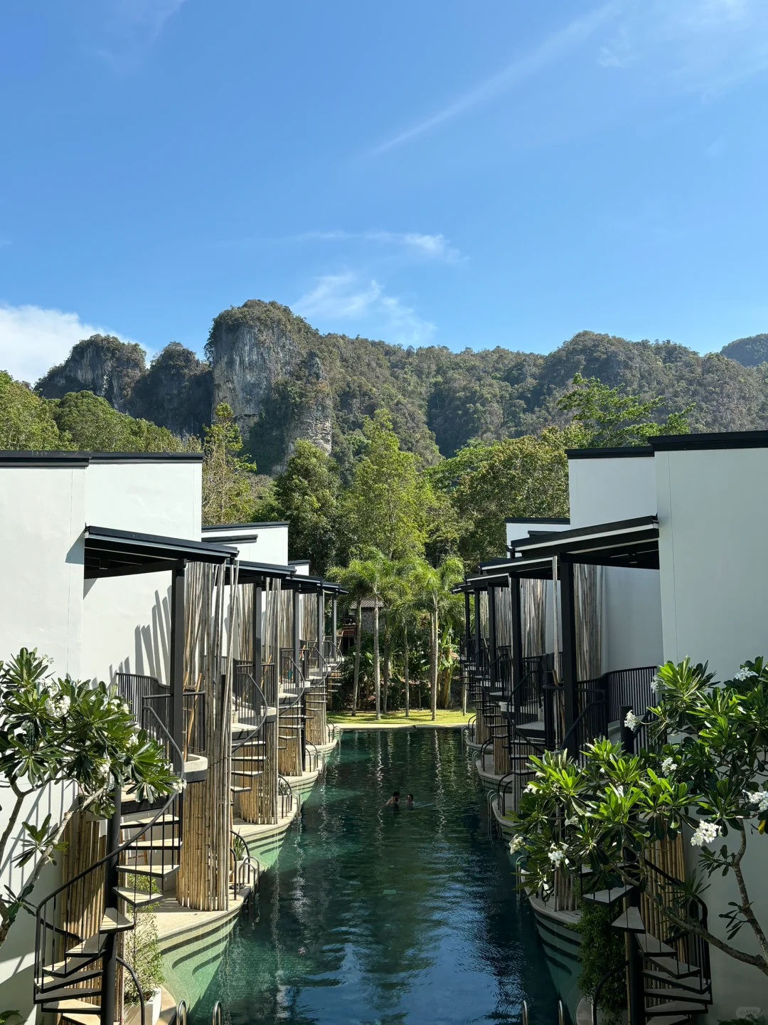 Krabi-Watch the sunrise over the mountains at Anana Ecological Resort in Krabi🌅