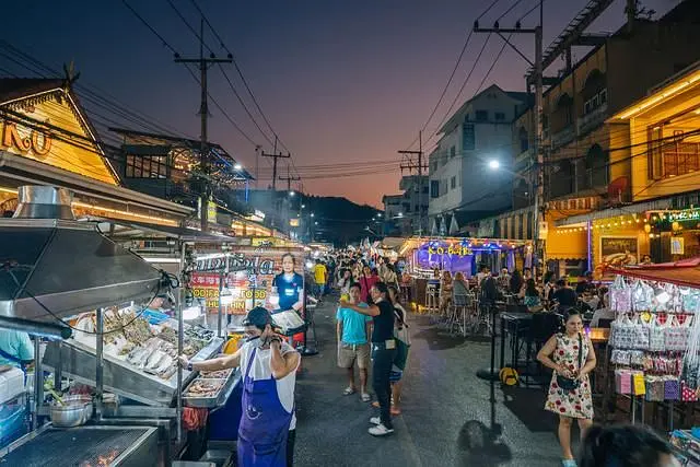 Hua Hin-Hua Hin Night Market in Thailand is a must-go night tour for tourists. It’s delicious and fun!