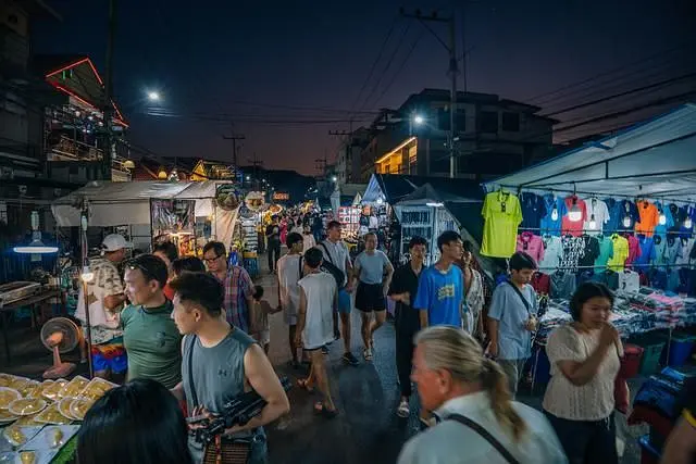 Hua Hin-Hua Hin Night Market in Thailand is a must-go night tour for tourists. It’s delicious and fun!