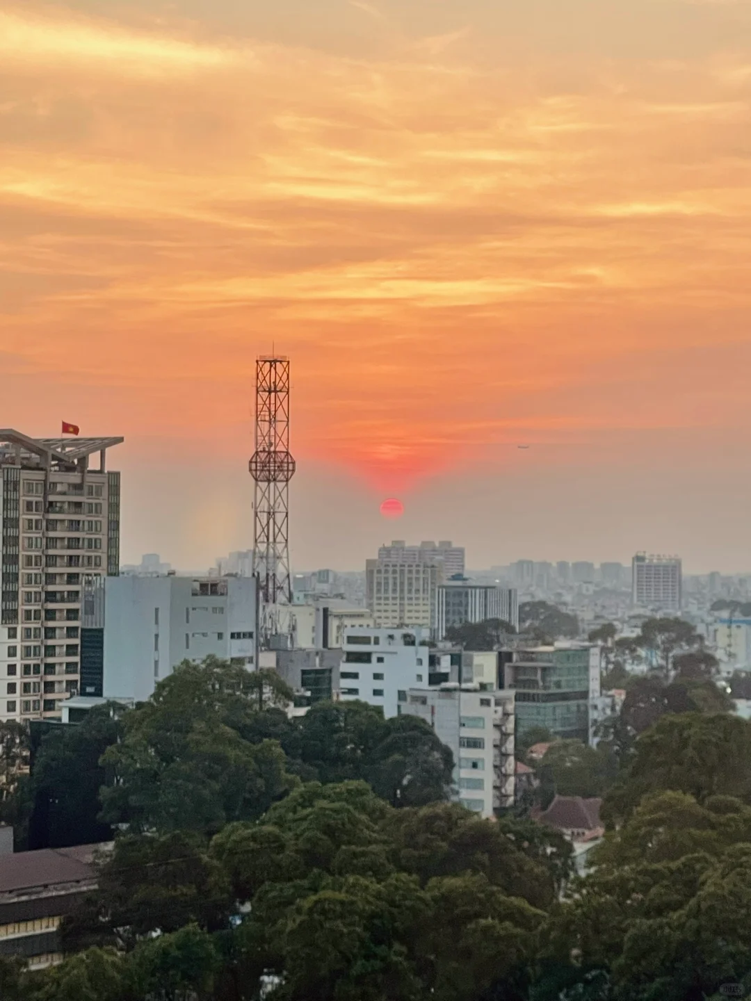 Ho Chi Minh-Hotel Des Arts Saigon MGallery, a delicious Vietnamese snack hotel restaurant