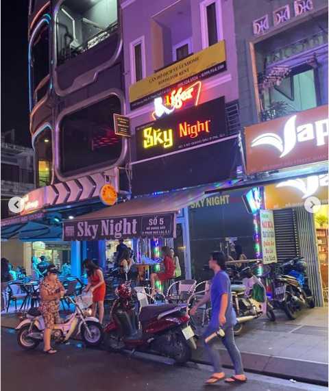 Ho Chi Minh-Phạm Ngũ Lão, the busiest nightlife area in Ho Chi Minh City, has snack bars and specialty restaurants.