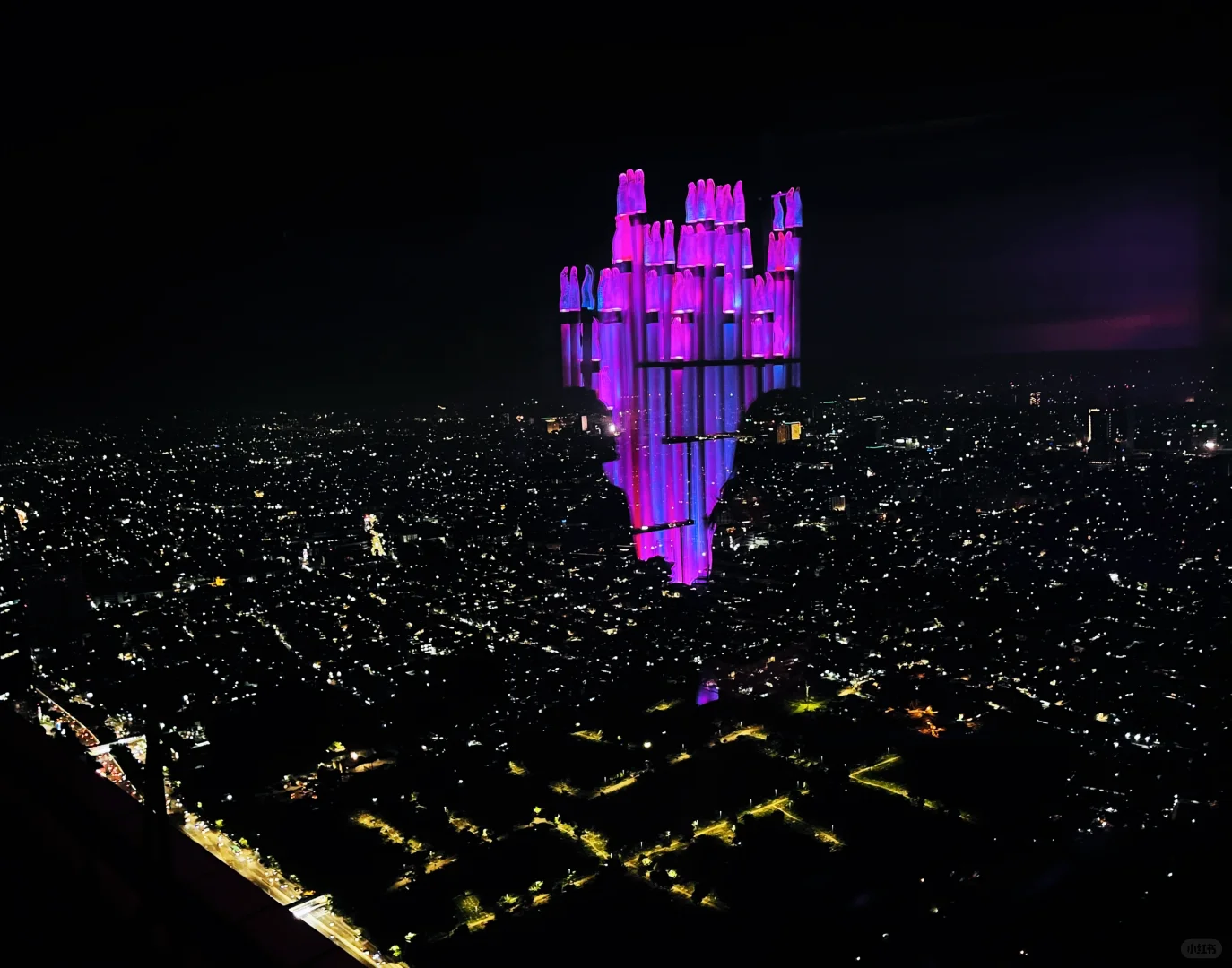 Jakarta-High-altitude bar Henshin. Beautiful night view of Westin Hotel city view.