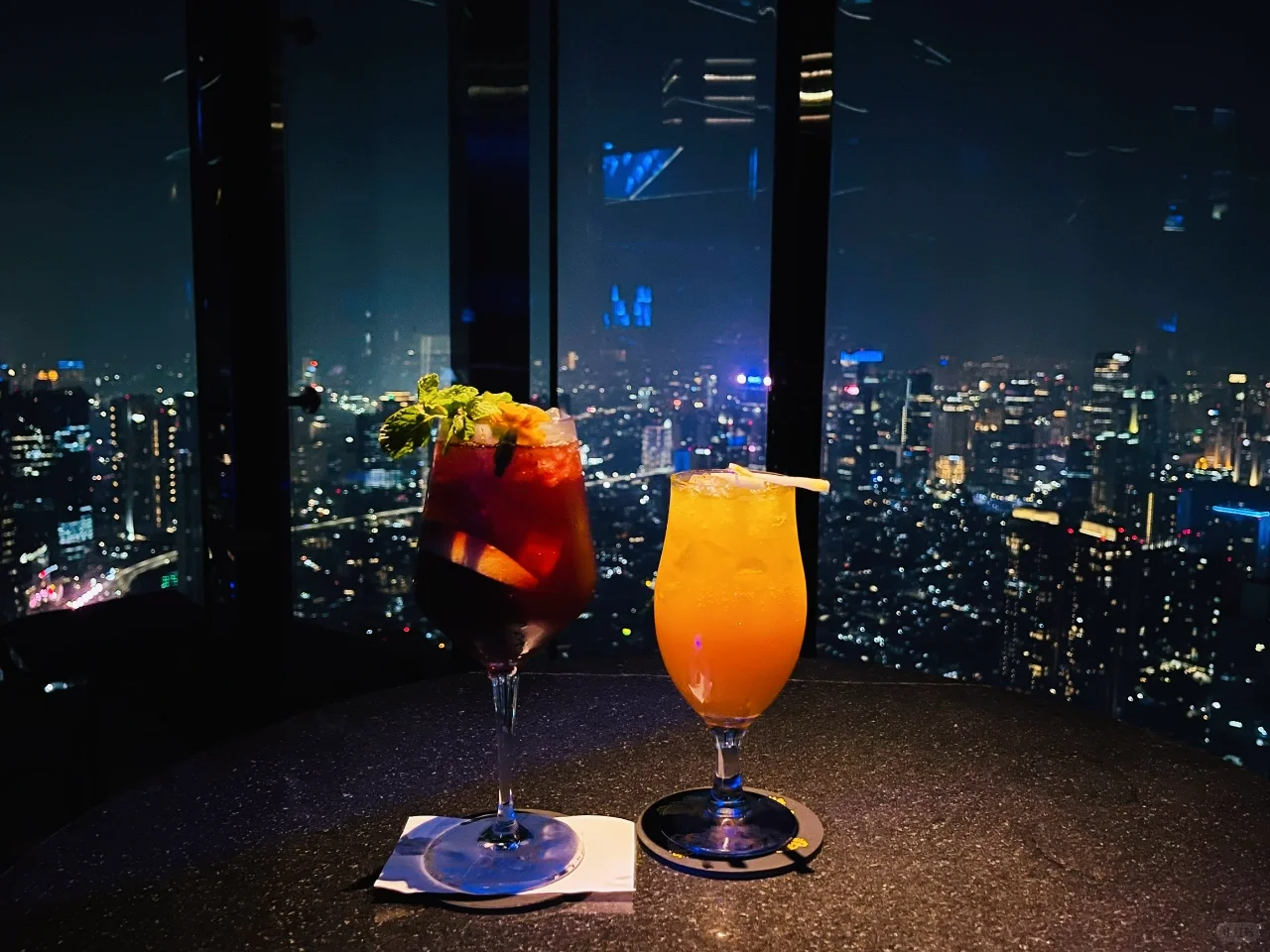 Jakarta-High-altitude bar Henshin. Beautiful night view of Westin Hotel city view.