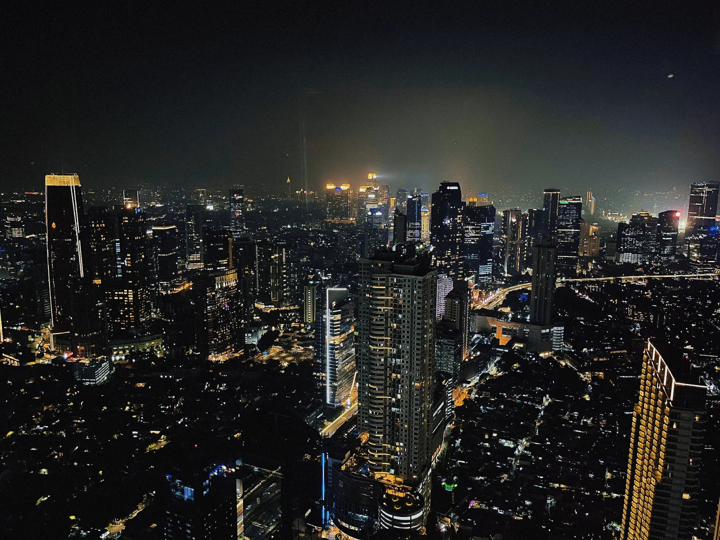 Jakarta-High-altitude bar Henshin. Beautiful night view of Westin Hotel city view.