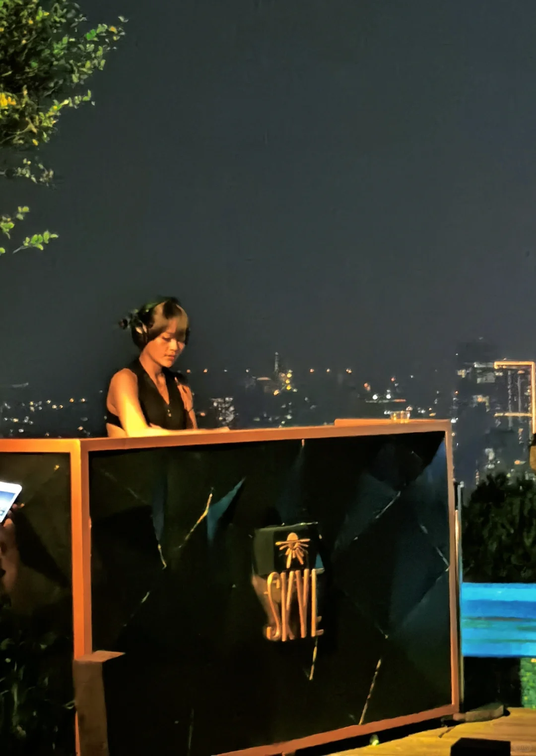 Jakarta-Watch the city night view from Jakarta’s high-altitude open-air bar BCA Skye