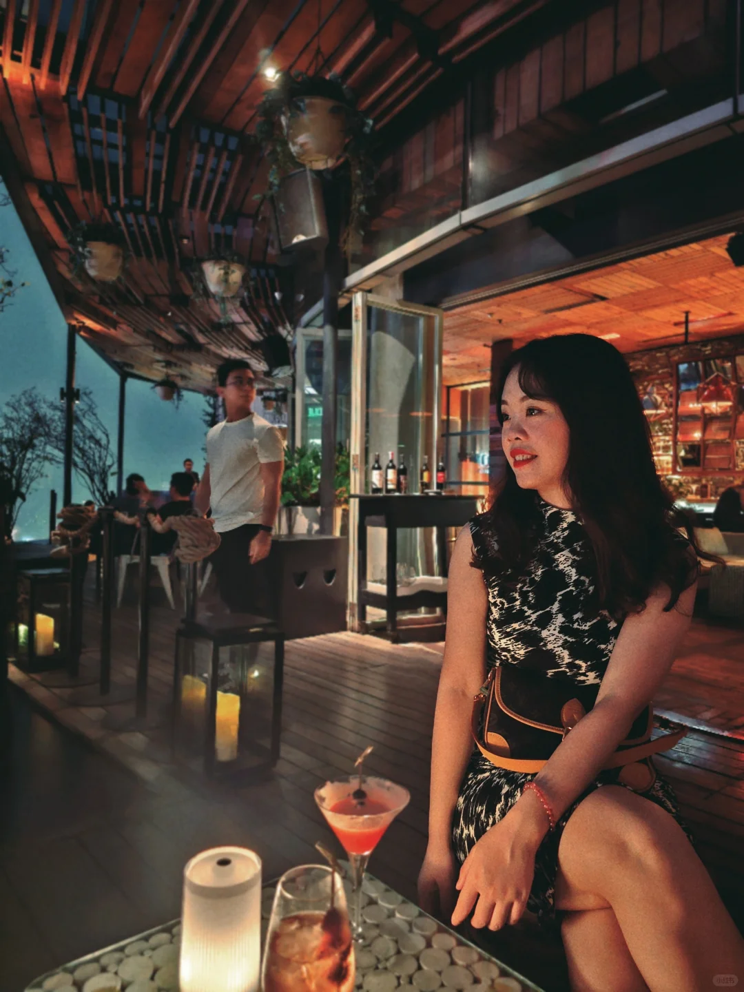 Jakarta-Watch the city night view from Jakarta’s high-altitude open-air bar BCA Skye