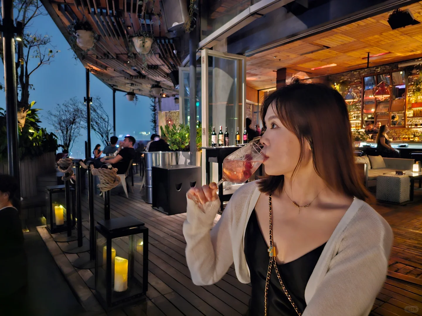 Jakarta-Watch the city night view from Jakarta’s high-altitude open-air bar BCA Skye