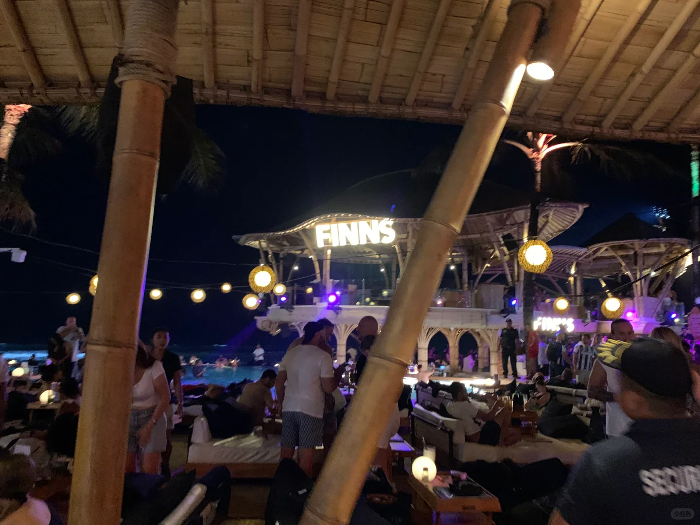 Bali-Reviews of savaya, Finns, Atlas Beach Club, beach club, and Motel Mexicola, La Favela, the most popular bars in Bali