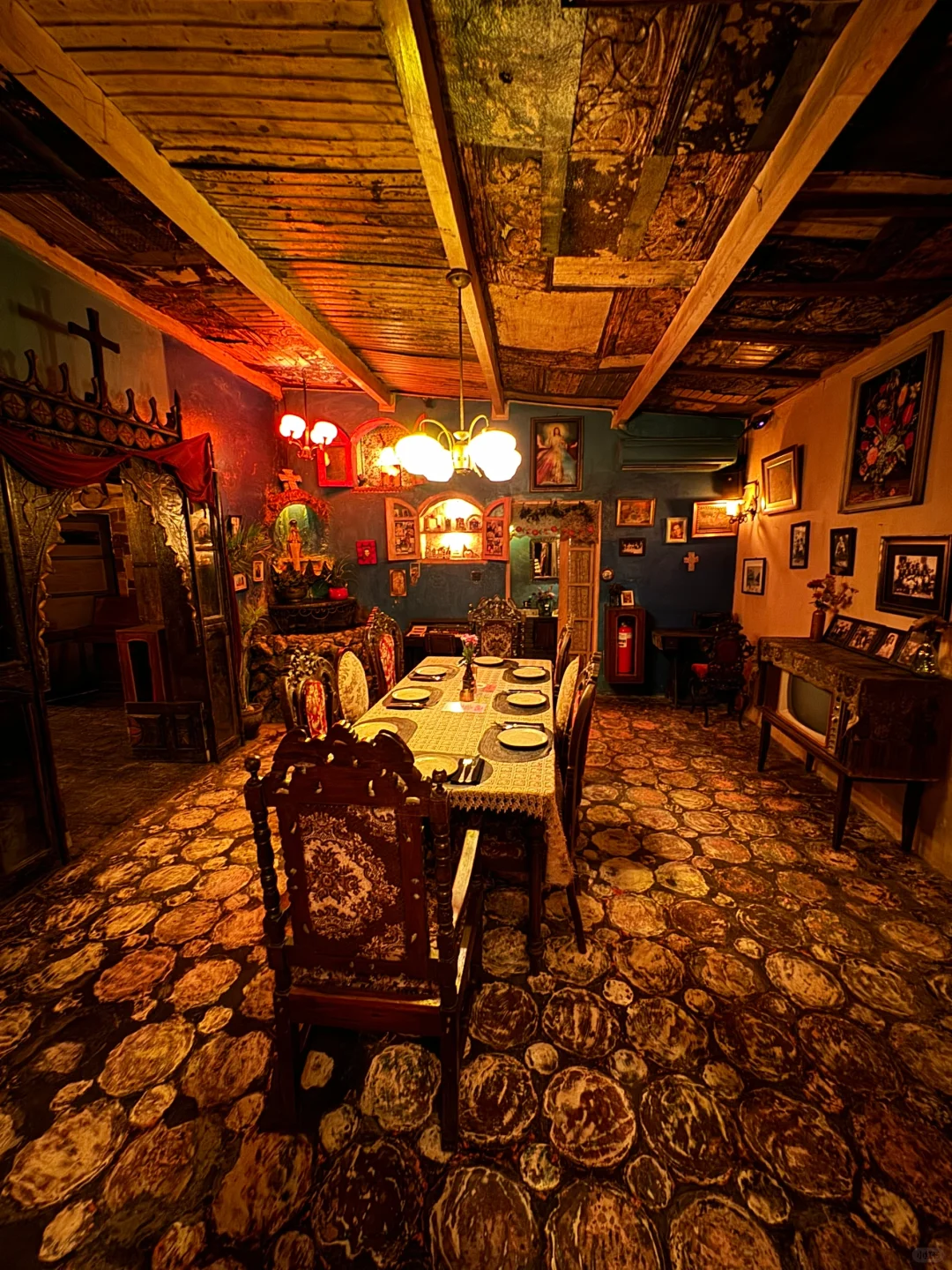 Bali-La Favela, a must-visit bar in Bali, has hidden features and 10 bars with different themes.