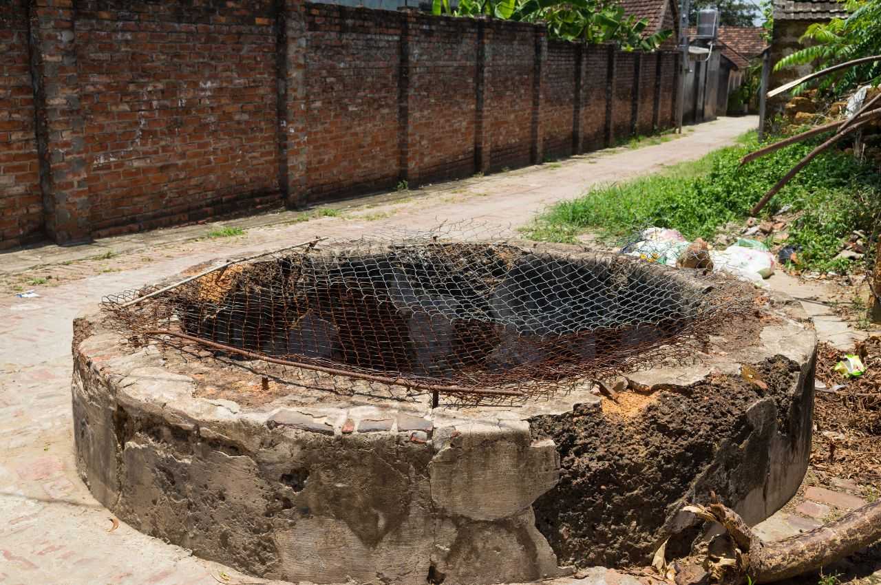 Hanoi-Tang Lam Ancient Village: Vietnamese cultural heritage and unique rural architectural culture, standing leisurely outside of time and space