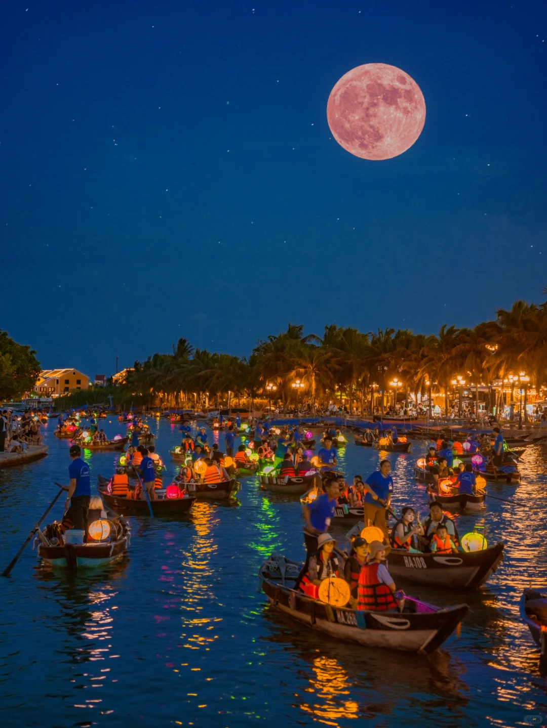 Hanoi-Hanoi, a treasure chill travel destination in Southeast Asia, the Lantern Sea in Hoi An Ancient Town is super beautiful