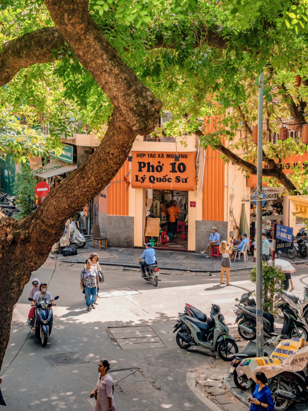 Hanoi-Hanoi, a treasure chill travel destination in Southeast Asia, the Lantern Sea in Hoi An Ancient Town is super beautiful