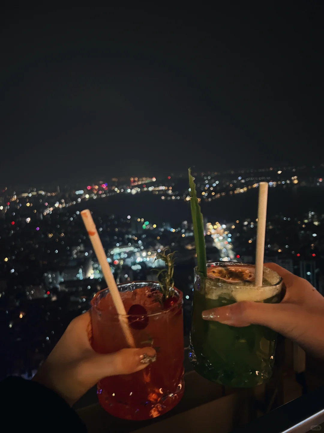 Hanoi-Ktchen Bar on the 67th floor rooftop of Lotte Hotel in Hanoi, enjoy the night view of the city