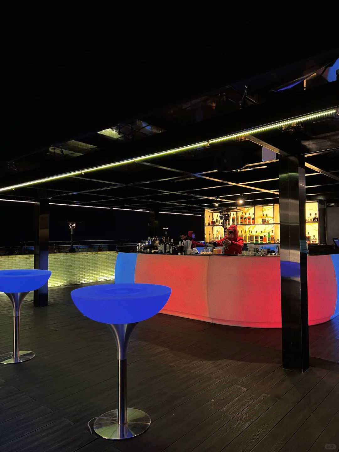 Hanoi-Ktchen Bar on the 67th floor rooftop of Lotte Hotel in Hanoi, enjoy the night view of the city