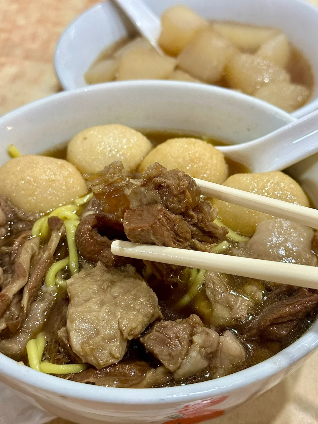 Hong kong-Street food Hui Kee Cart Noodles, beef brisket noodles for HK$20 輝記車仔面