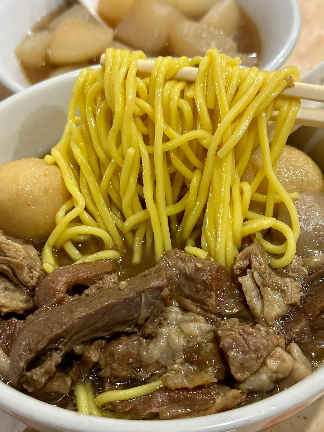 Hong kong-Street food Hui Kee Cart Noodles, beef brisket noodles for HK$20 輝記車仔面