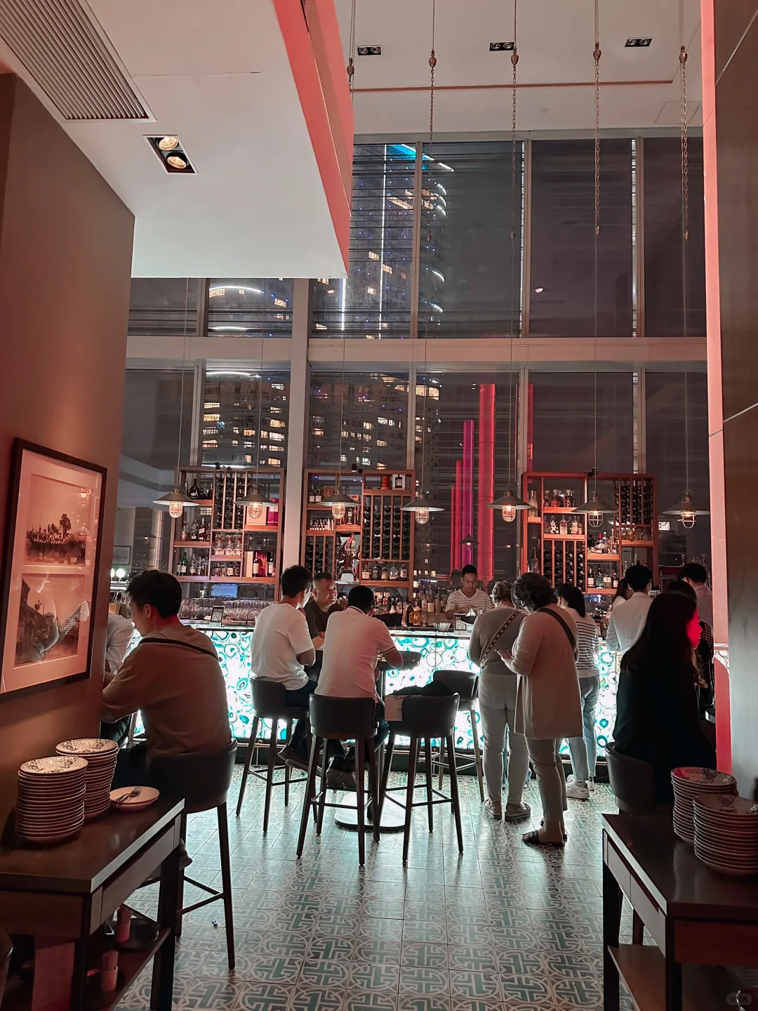 Hong kong-Eyebar, an open-air bar overlooking Victoria Harbour, offers 270-degree views of the city at night