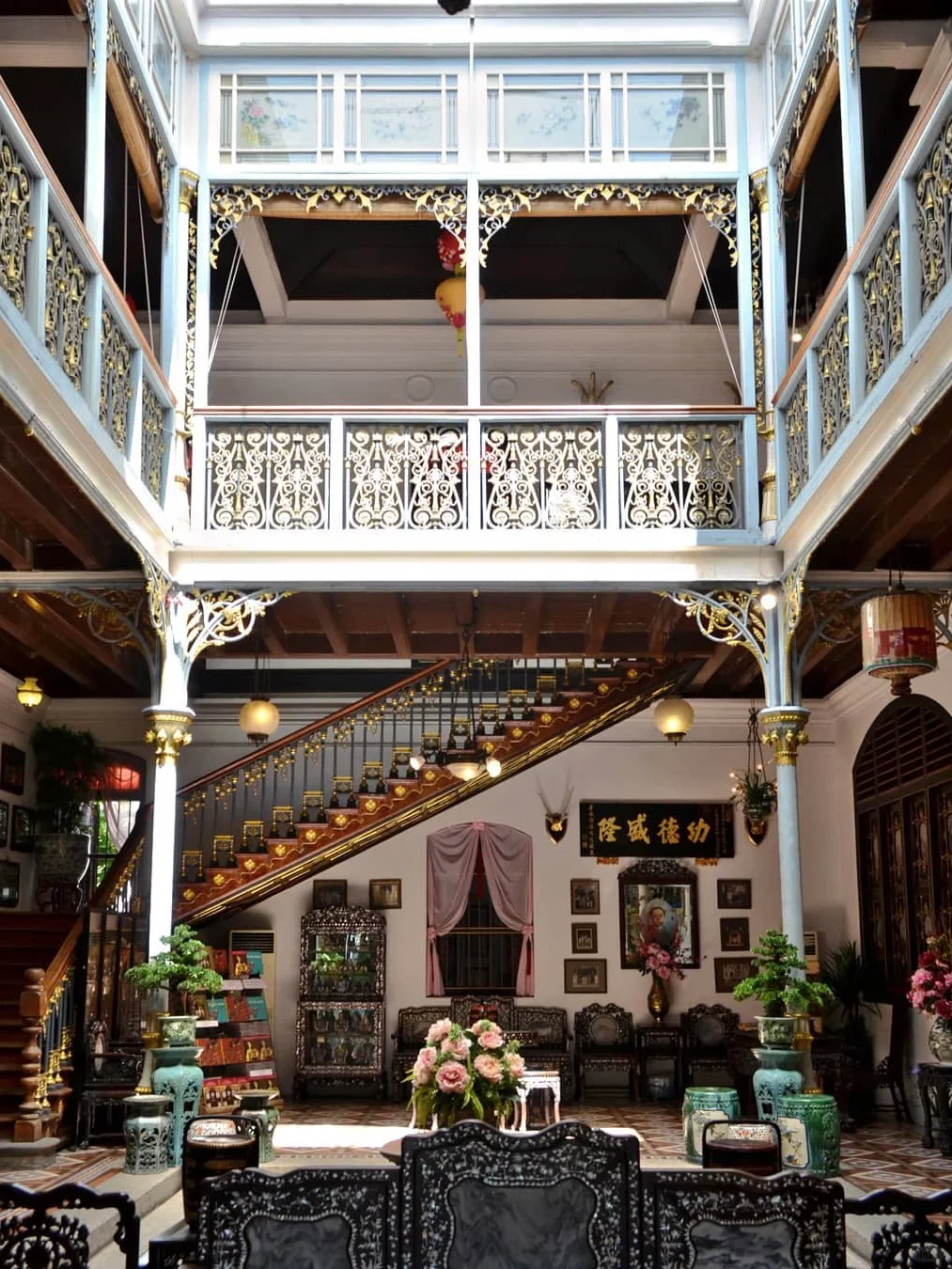 Singapore-Recommended attractions in Singapore: Old Hill Street Police Station, Peranakan Museum, Southern Ridges, CHIMP