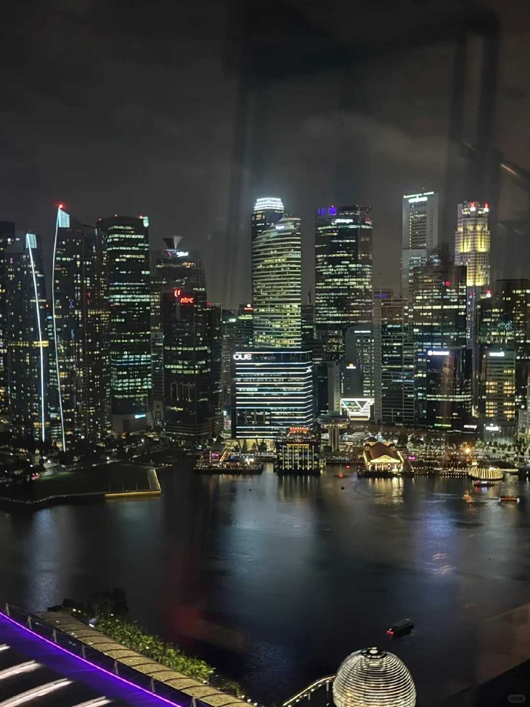 Singapore-The Singapore Sands Hotel soars into the sky, with an infinity pool in the city sky garden