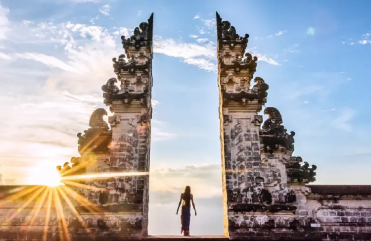 Bali-Lover's Cliff, Weaving Bird's Nest, Sky Gate, Jimbaran Beach, Devil's Tears Couple Daka Attractions