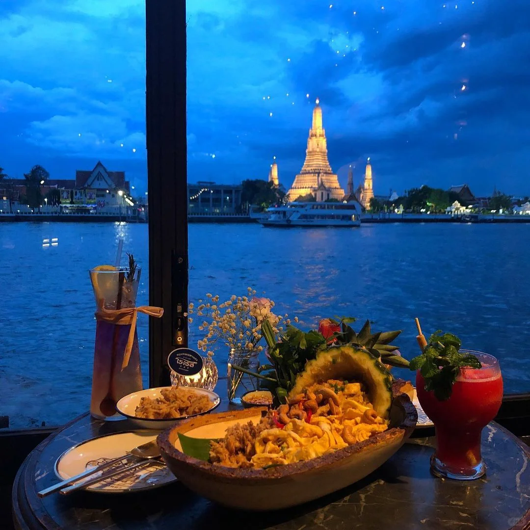 Bangkok-Rongros Bangkok Thai Internet celebrity sunset Michelin restaurant, delicious food on the Chao Phraya River