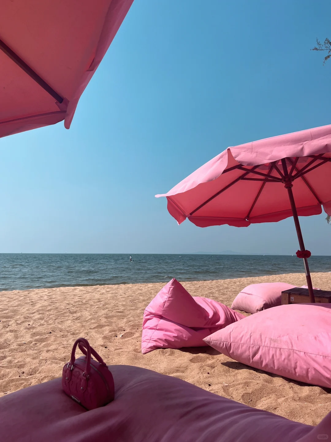 Pattaya-Pattaya Pink Beach, I played with my bestie, and I must wear pink clothes