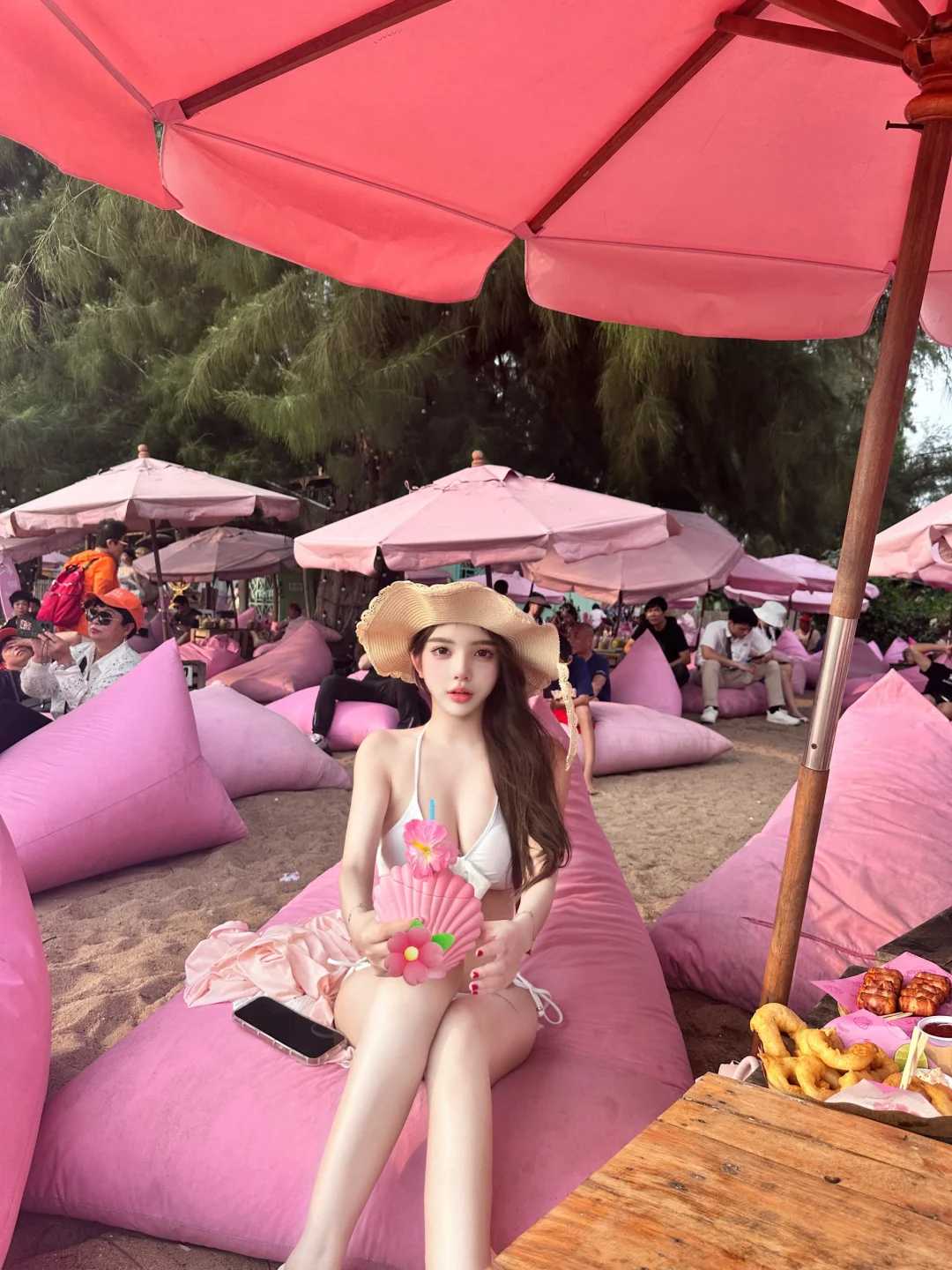 Pattaya-Pattaya Pink Beach, I played with my bestie, and I must wear pink clothes