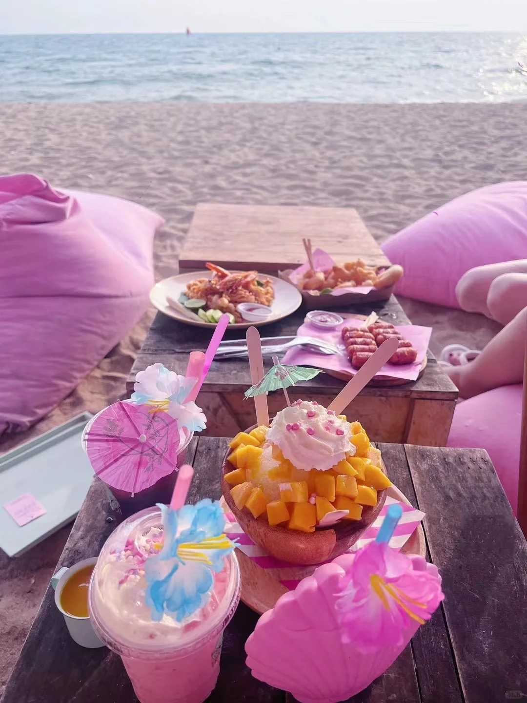 Pattaya-Pattaya Pink Beach, I played with my bestie, and I must wear pink clothes