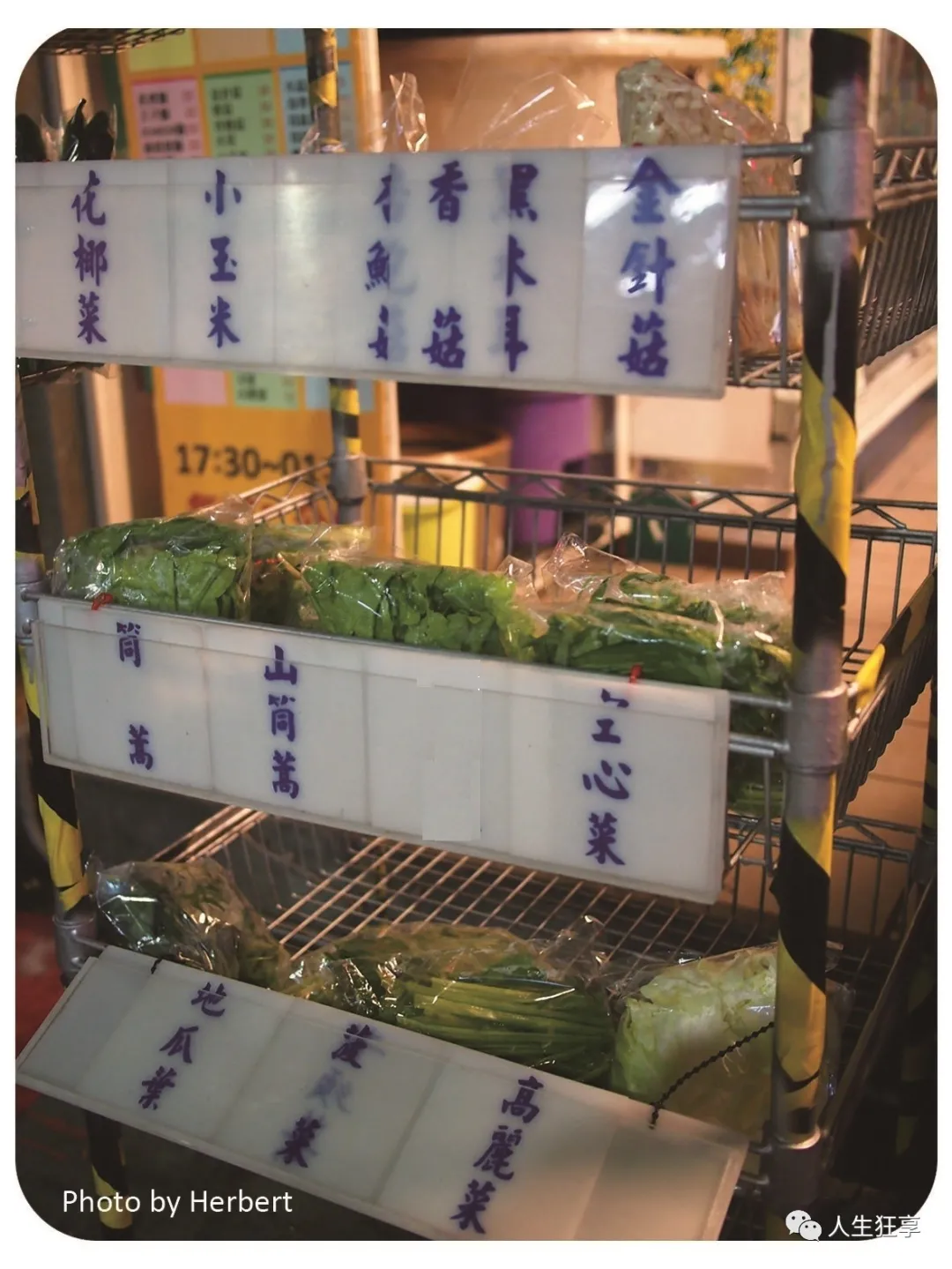 Taiwan-Fried chicken, oyster noodles, stinky tofu. Taiwanese street food and marinated delicacies