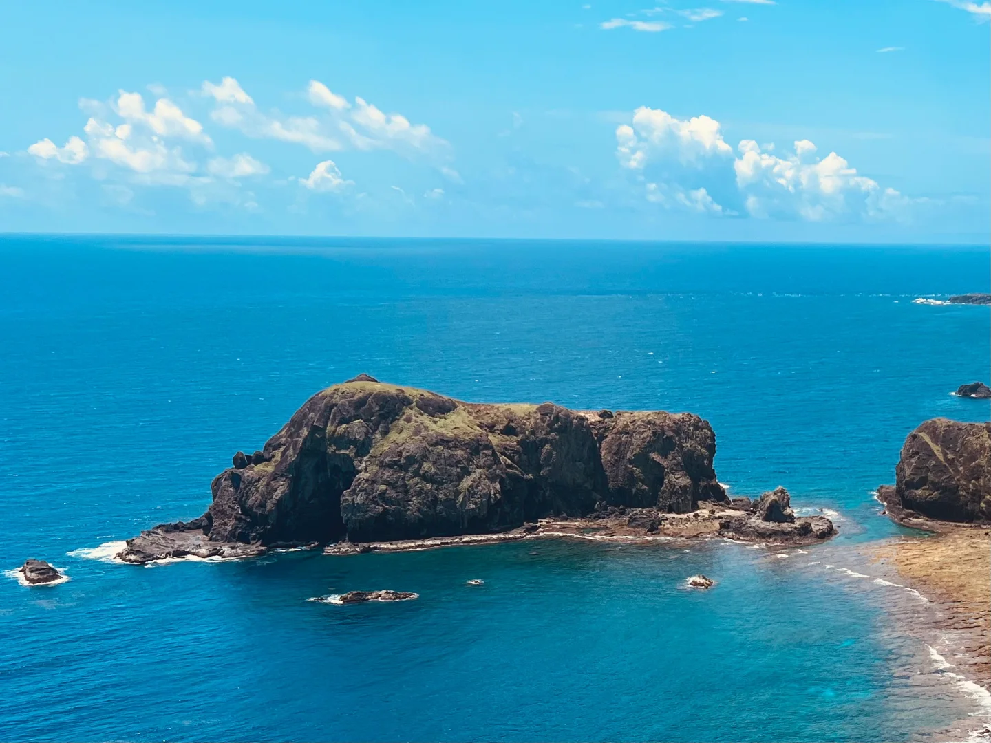 Taiwan-Traveling to Green Island in Taiwan, you will understand the blueness of the Pacific Ocean only after you have seen it