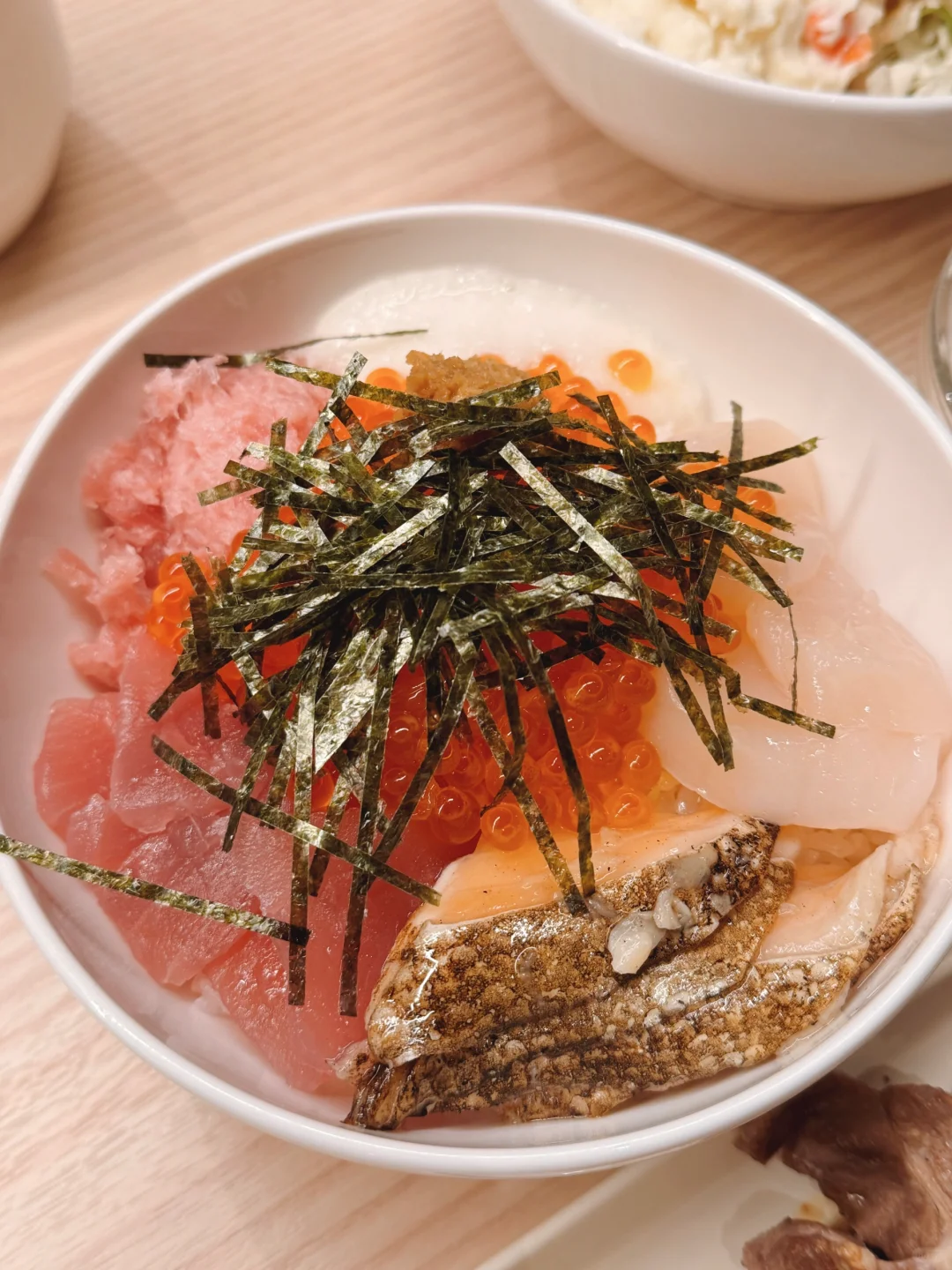 Sapporo/Hokkaido-𝐕𝐞𝐬𝐬𝐞𝐥 𝐇𝐨𝐭𝐞𝐥 𝐂𝐚𝐦𝐩𝐚𝐧𝐚 𝐒𝐮𝐬𝐮𝐤𝐢𝐧𝐨, a hotel with a large seafood bath