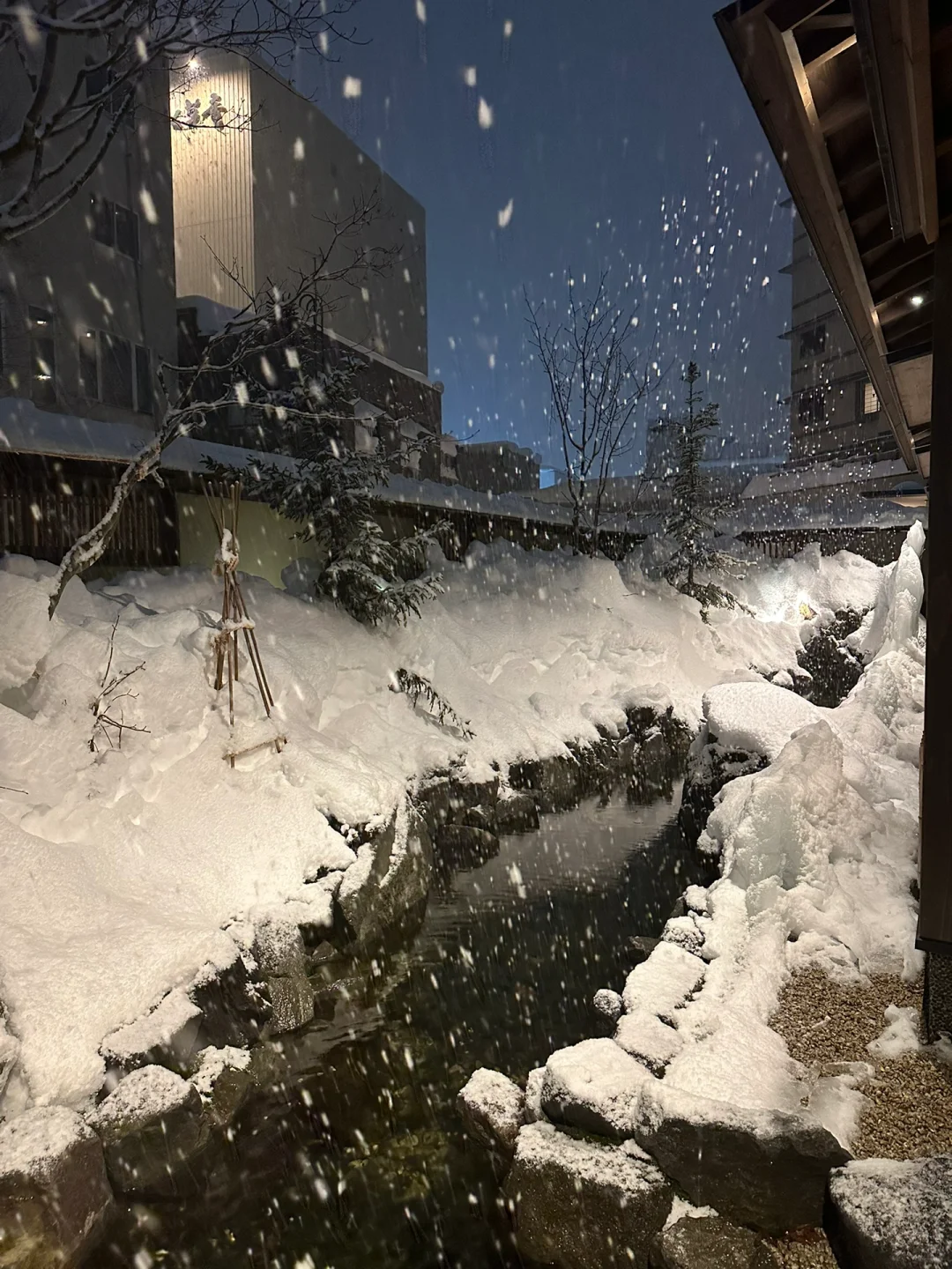 Sapporo/Hokkaido-Jozankei Onsen Yurakusoan Hotel (定山溪悠楽草庵) , soaking in the hot springs in the heavy snow